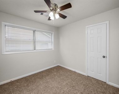 10206 Alta Loma Way - Photo Thumbnail 7