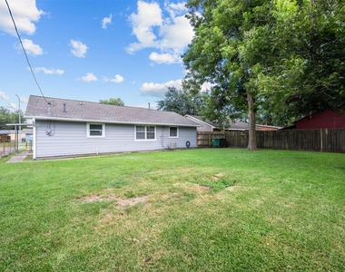 10206 Alta Loma Way - Photo Thumbnail 11