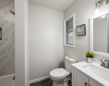 10206 Alta Loma Way - Photo Thumbnail 9