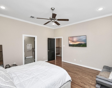 2110 Holman Street - Photo Thumbnail 7