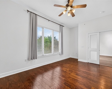 100 Willard Street - Photo Thumbnail 17