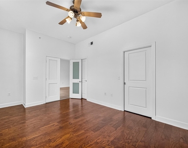 100 Willard Street - Photo Thumbnail 16