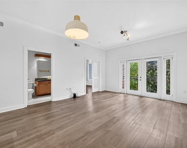 100 Willard Street - Photo Thumbnail 10