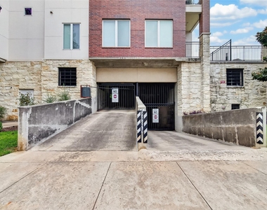 100 Willard Street - Photo Thumbnail 30