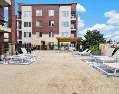 100 Willard Street - Photo Thumbnail 26
