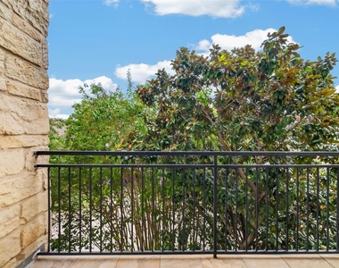 100 Willard Street - Photo Thumbnail 22