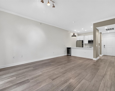 100 Willard Street - Photo Thumbnail 6