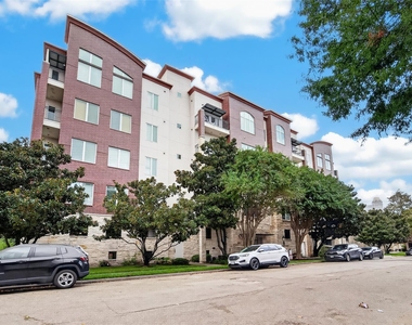 100 Willard Street - Photo Thumbnail 28