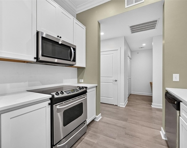 100 Willard Street - Photo Thumbnail 5