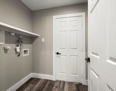 8126 Sports Haven Drive - Photo Thumbnail 17