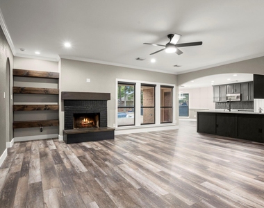 8126 Sports Haven Drive - Photo Thumbnail 9