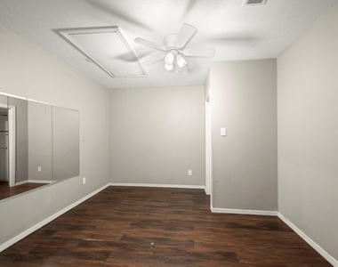 8126 Sports Haven Drive - Photo Thumbnail 18