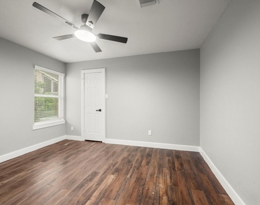 8126 Sports Haven Drive - Photo Thumbnail 22