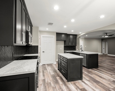 8126 Sports Haven Drive - Photo Thumbnail 15