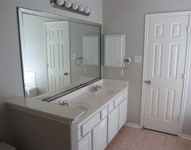 9302 Lakeway View Lane - Photo Thumbnail 7