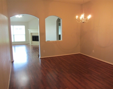 9302 Lakeway View Lane - Photo Thumbnail 2