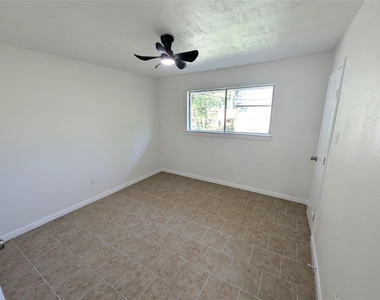 809 Glen Hollow Drive - Photo Thumbnail 22