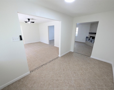 809 Glen Hollow Drive - Photo Thumbnail 6