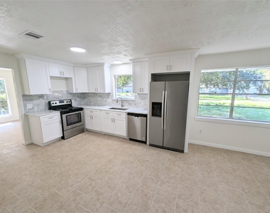 809 Glen Hollow Drive - Photo Thumbnail 1