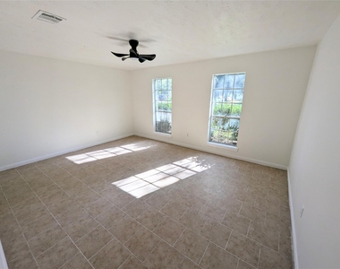 809 Glen Hollow Drive - Photo Thumbnail 13