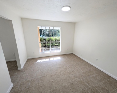 809 Glen Hollow Drive - Photo Thumbnail 10