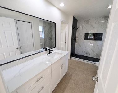 809 Glen Hollow Drive - Photo Thumbnail 15