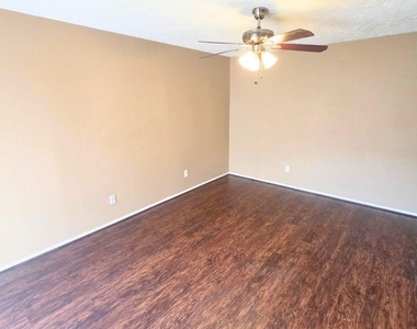 423 N Compass Rose Circle - Photo Thumbnail 12