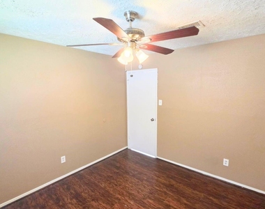 423 N Compass Rose Circle - Photo Thumbnail 9