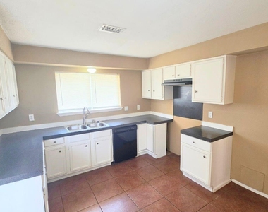 423 N Compass Rose Circle - Photo Thumbnail 7