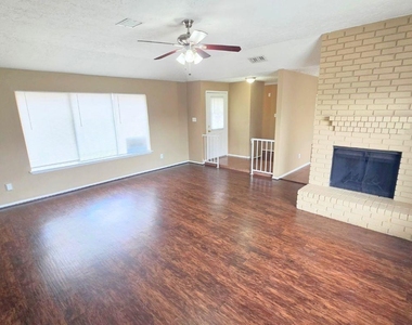 423 N Compass Rose Circle - Photo Thumbnail 4