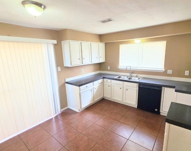 423 N Compass Rose Circle - Photo Thumbnail 6