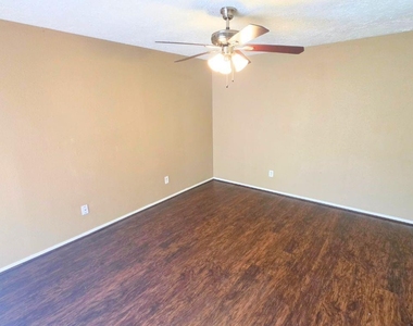423 N Compass Rose Circle - Photo Thumbnail 11