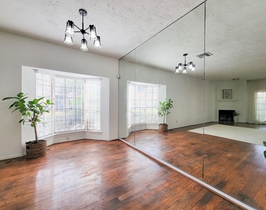 2220 Bering Drive - Photo Thumbnail 11