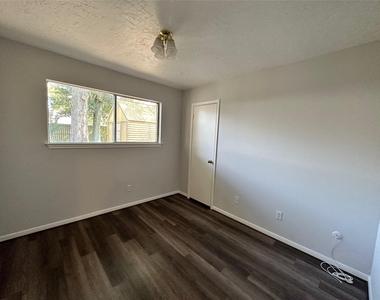 21422 Highland Knolls Drive - Photo Thumbnail 9