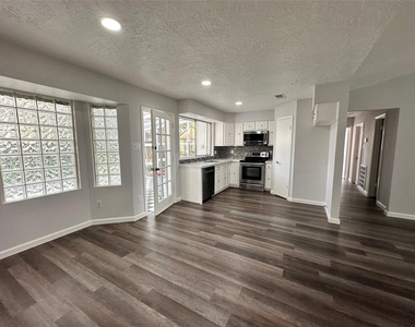 21422 Highland Knolls Drive - Photo Thumbnail 4