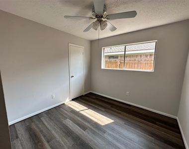 21422 Highland Knolls Drive - Photo Thumbnail 12