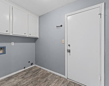 6122 Fuller Street - Photo Thumbnail 10