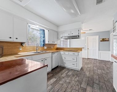 6122 Fuller Street - Photo Thumbnail 7