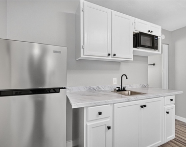 510 Dell Court - Photo Thumbnail 7