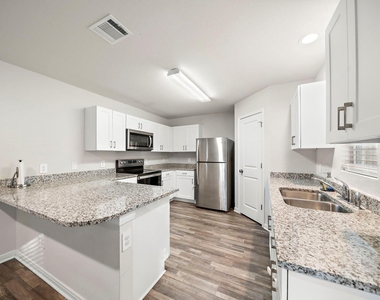 15584 Briar Forest Dr - Photo Thumbnail 3