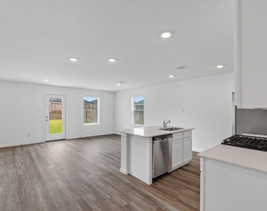 40818 Hawthorne Glades Street - Photo Thumbnail 6