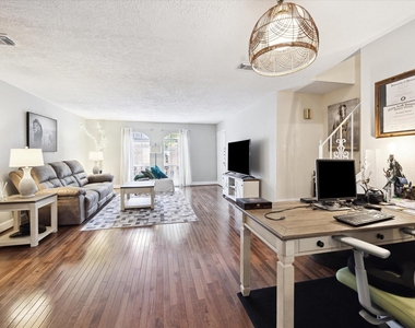 503 N Post Oak Lane - Photo Thumbnail 4