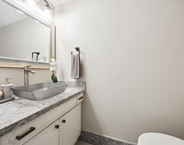 503 N Post Oak Lane - Photo Thumbnail 9