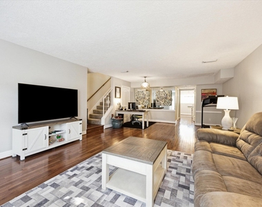 503 N Post Oak Lane - Photo Thumbnail 3