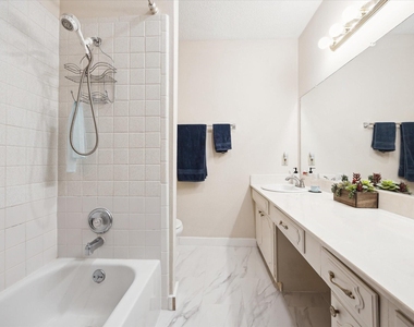 503 N Post Oak Lane - Photo Thumbnail 12