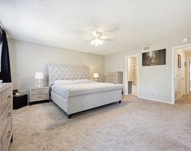 503 N Post Oak Lane - Photo Thumbnail 13