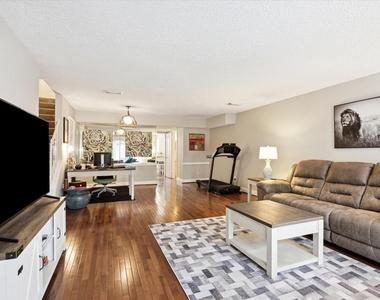 503 N Post Oak Lane - Photo Thumbnail 2