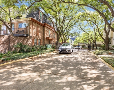 503 N Post Oak Lane - Photo Thumbnail 19