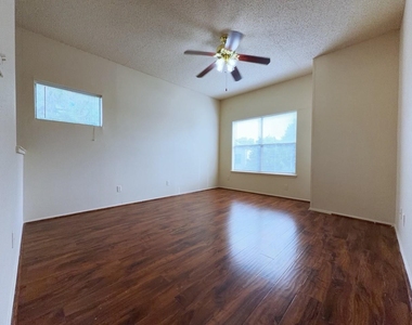 7900 Bissonnet Street - Photo Thumbnail 5