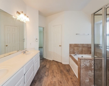 1331 Blackheath Court - Photo Thumbnail 12
